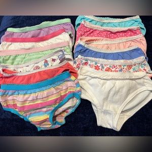 Little girl size 2T-3T, 12 Prs underpants, multiple colors, Hanes & WonderNation